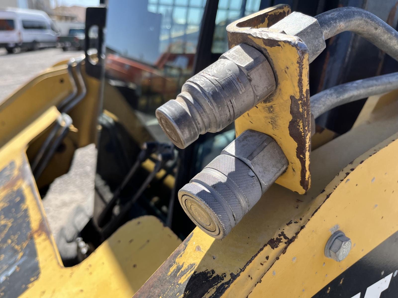 ./imagenes/INVOICE/2019/15904/CATERPILLAR 232B (14).JPG